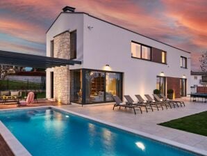 Moderne Villa Ansi mit Pool und Wellness