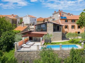 Stein Villa Zamask mit Pool