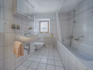 Sonnenhu?gel_WC_Badewanne