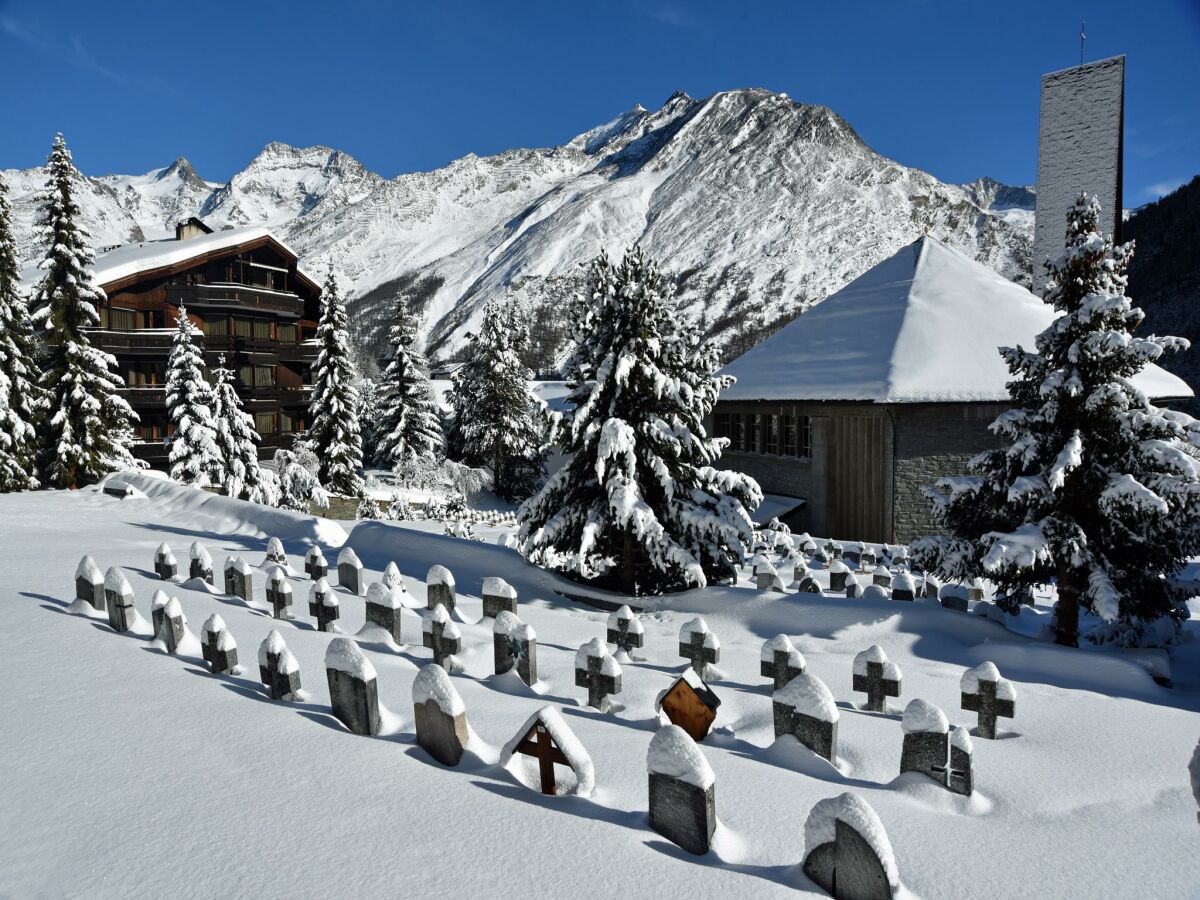 Kirche mit Friedhof