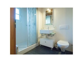 Badezimmer mit Dusche
