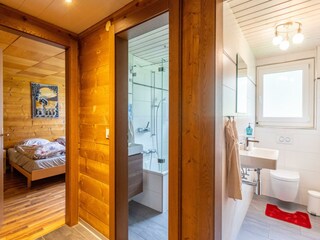 Ansicht WC, Bad und Schlafzimmer