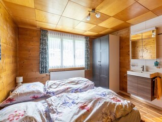 Schlafzimmer mit Lavabo