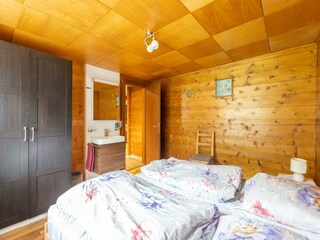 Schlafzimmer mit Lavabo