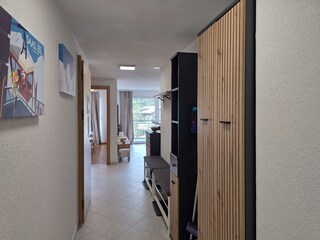 92702