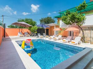 Holiday House Vlahovich with Private Pool near Tinjan - Tinjan - image1