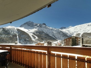 hdr_00035_0-01