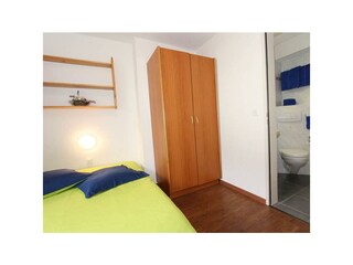 Schlafzimmer mit Dusche/WC