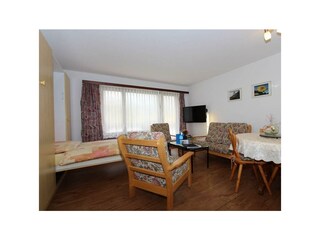 Wohnbereich mit Klappbett