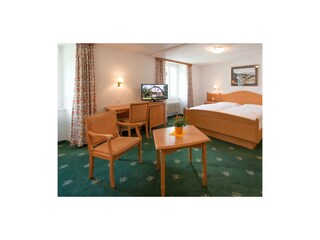 Doppel- u. Dreibettzimmer