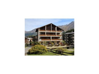 Aussenansicht-Ferienhaus-Apartment-Golf-Saas-Fee