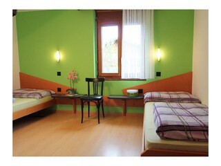 Schlafzimmer 2
