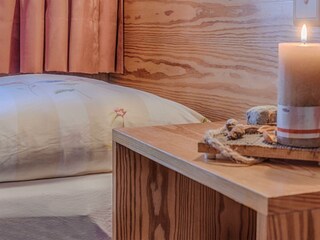 Sonnenhügel Schlafzimmer_Kerze_Detail01