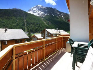 Living Room - Balcony 1