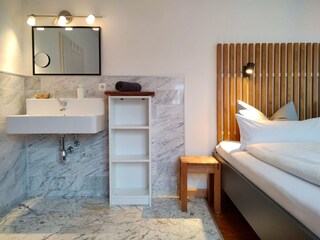 Doppelzimmer Alois mit eigenem Waschbecken