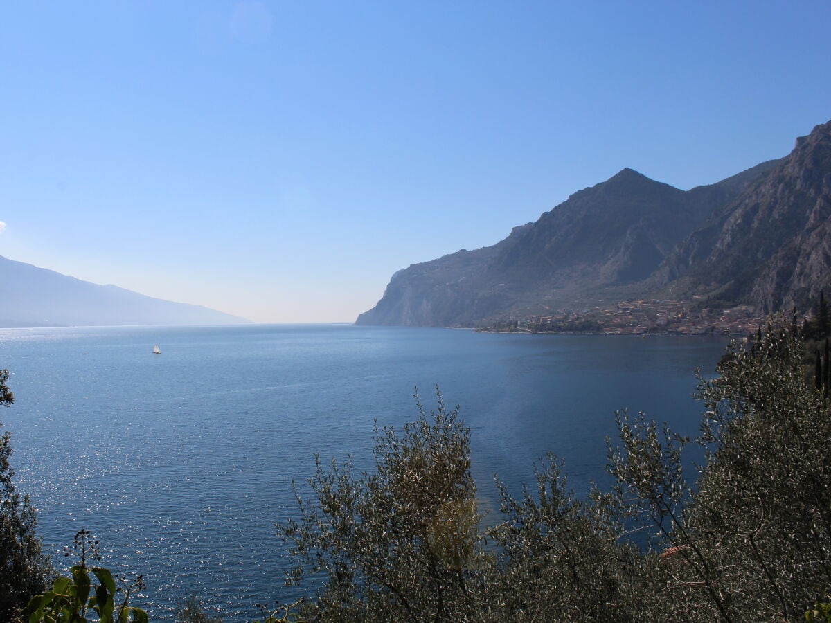 Blick von dem Radweg in Limone