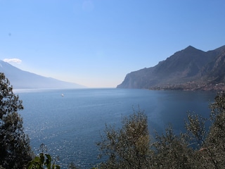 Blick auf den See und Limone sul Garda