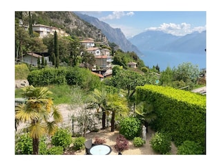 Blick von der Terrasse im OG aus