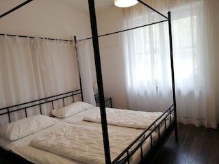 Schlafzimmer EG mit Doppelbett 160x200