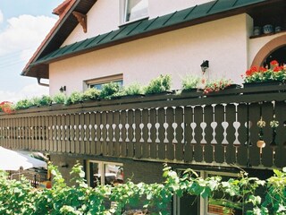 Hinterseite unseres Hauses mit Balkon
