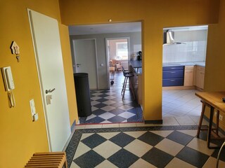 Offene Küche und Eingangsbereich