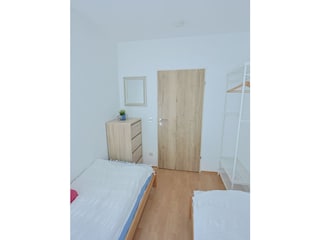 kleineres Schlafzimmer mit 2 Einzelbetten (0,80 x 2,00m