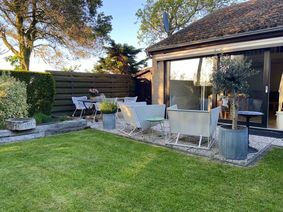 Garden Huis Knus with view of the house