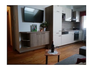 Appartement Stroblhof_Aich_Küche und Flat-TV