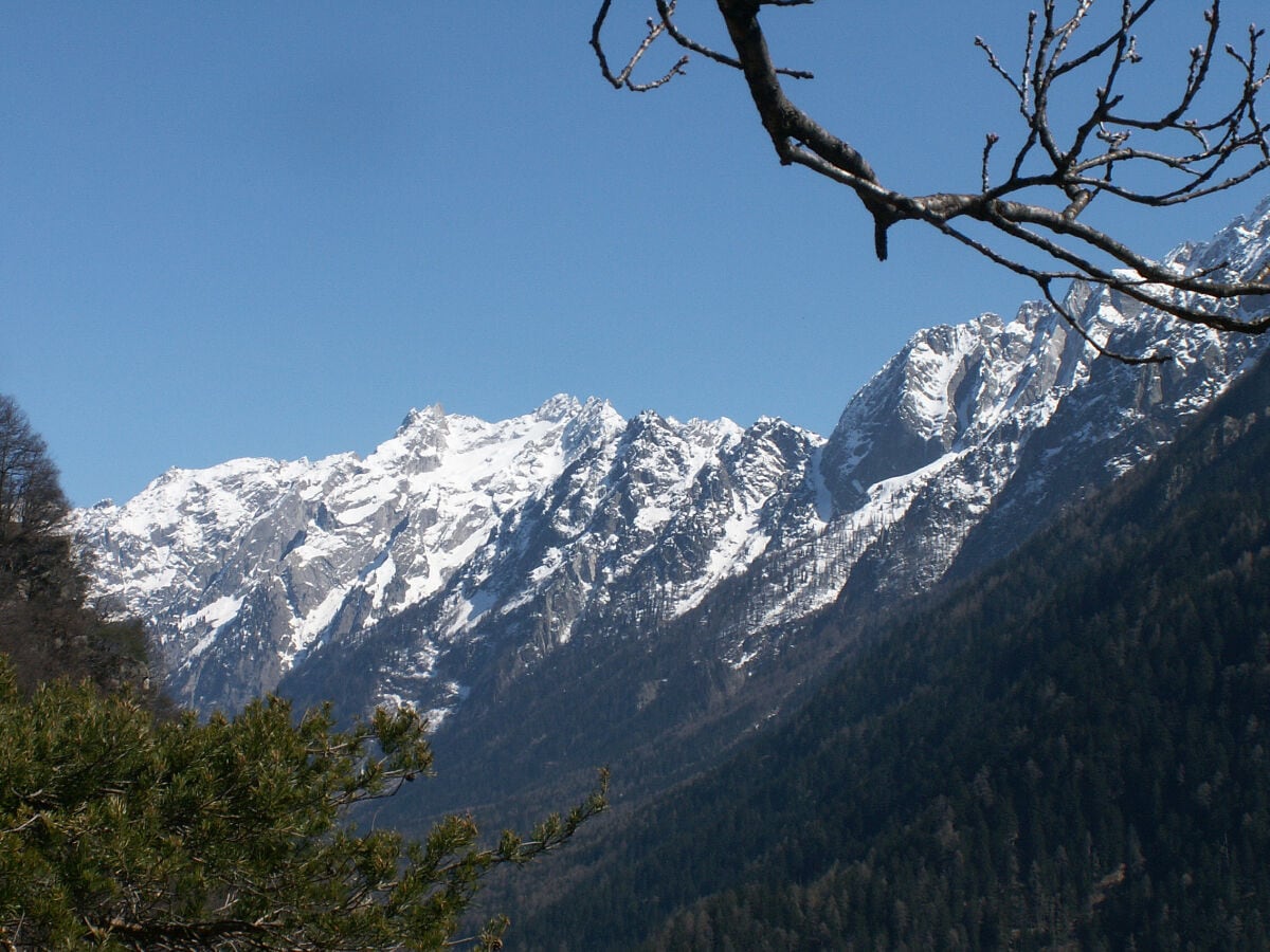 Aussicht von Soglio auf die Bergeller Berge