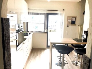 Küche mit Spülmaschine