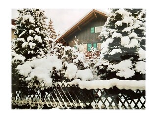 Hausansicht im Winter