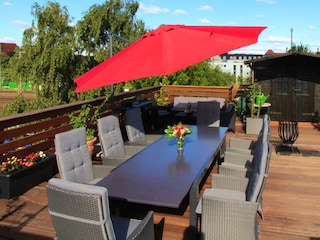 Gr. Dachterasse mit Lounge u. Grill