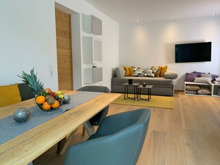 Esstisch und Sitzgelegenheit