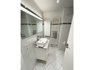 Badezimmer mit Dusche