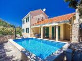 NEU! Villa SAN mit beheiztem Pool, 3 Schlafzimmer