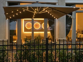 Außenansicht Terrasse abends