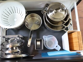 Küche - Ausstattung Kochen, Pfannen nicht abgebildet