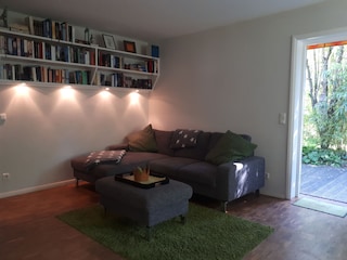 Sofaecke mit TV, CD, WLAN und viel Lesestoff