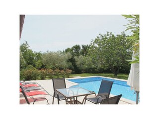 Hauptterrasse mit Pool und Ausrüstung