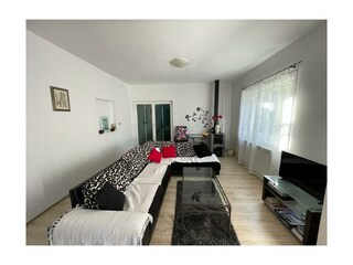 Wohnzimmer mit Poolausgang