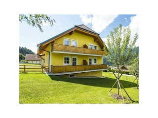 Haus Gloria - Hausfoto mit Garten