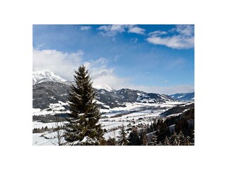 Blick ins verschneite Ennstal