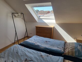Schlafzimmer mit Doppelbett