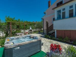 Apartment Ferienhaus Zora with Whirlpool - Sveti Lovrec - image1