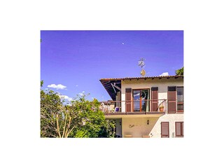 Teilansicht des Hauses mit Pool (mit alter Abdeckung)