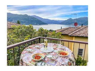 Schöner Blick auf den See und die Berge