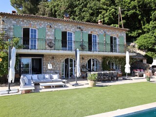 Große Villa mit Pool