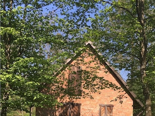 Historisches Gebäude mitten in der Natur