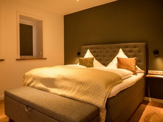 Schlafzimmer mit Bad undDusche