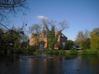 Reha Klinik mit Parkanlage